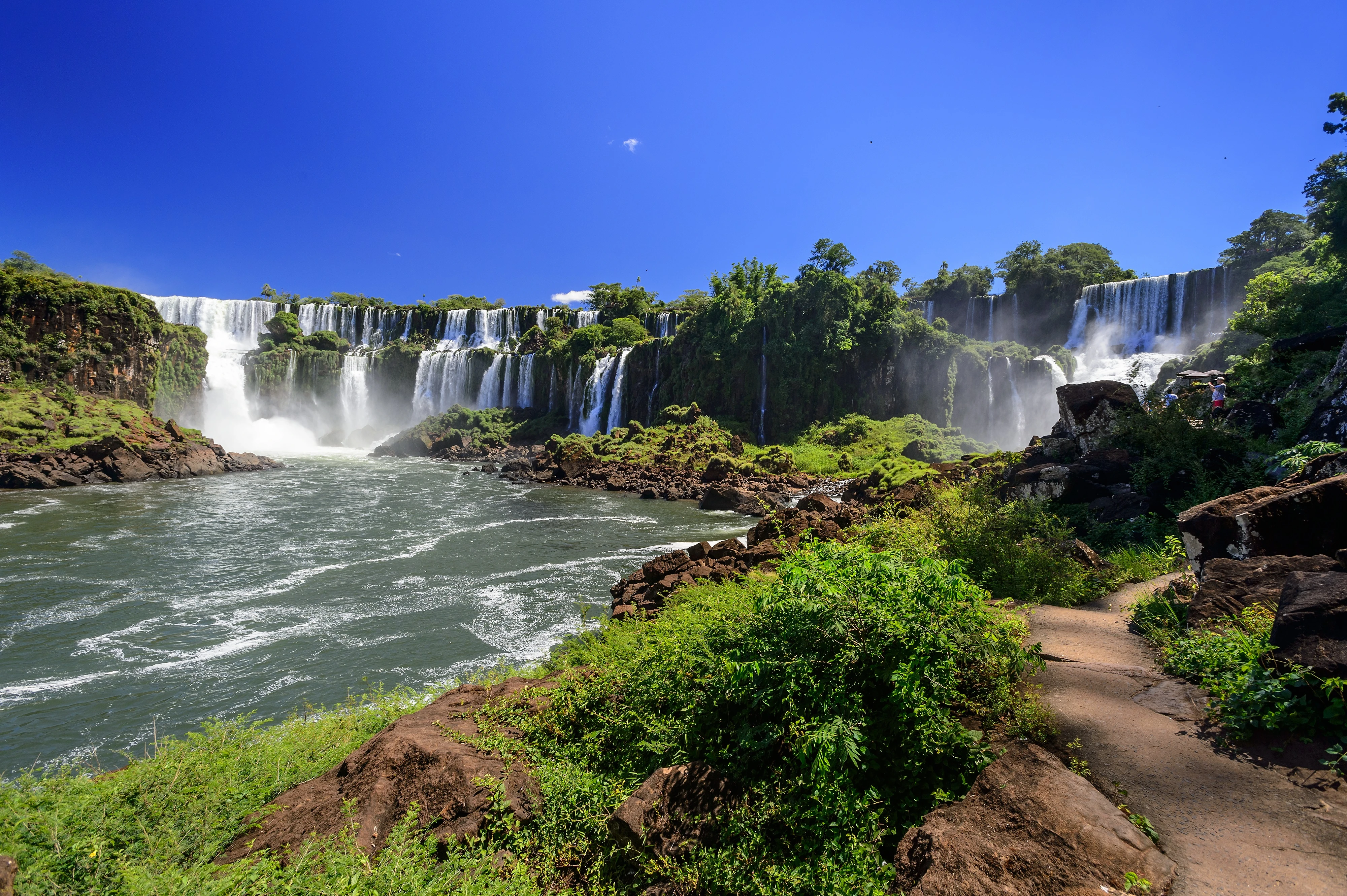 Explora la belleza natural de las Cataratas del Iguazú