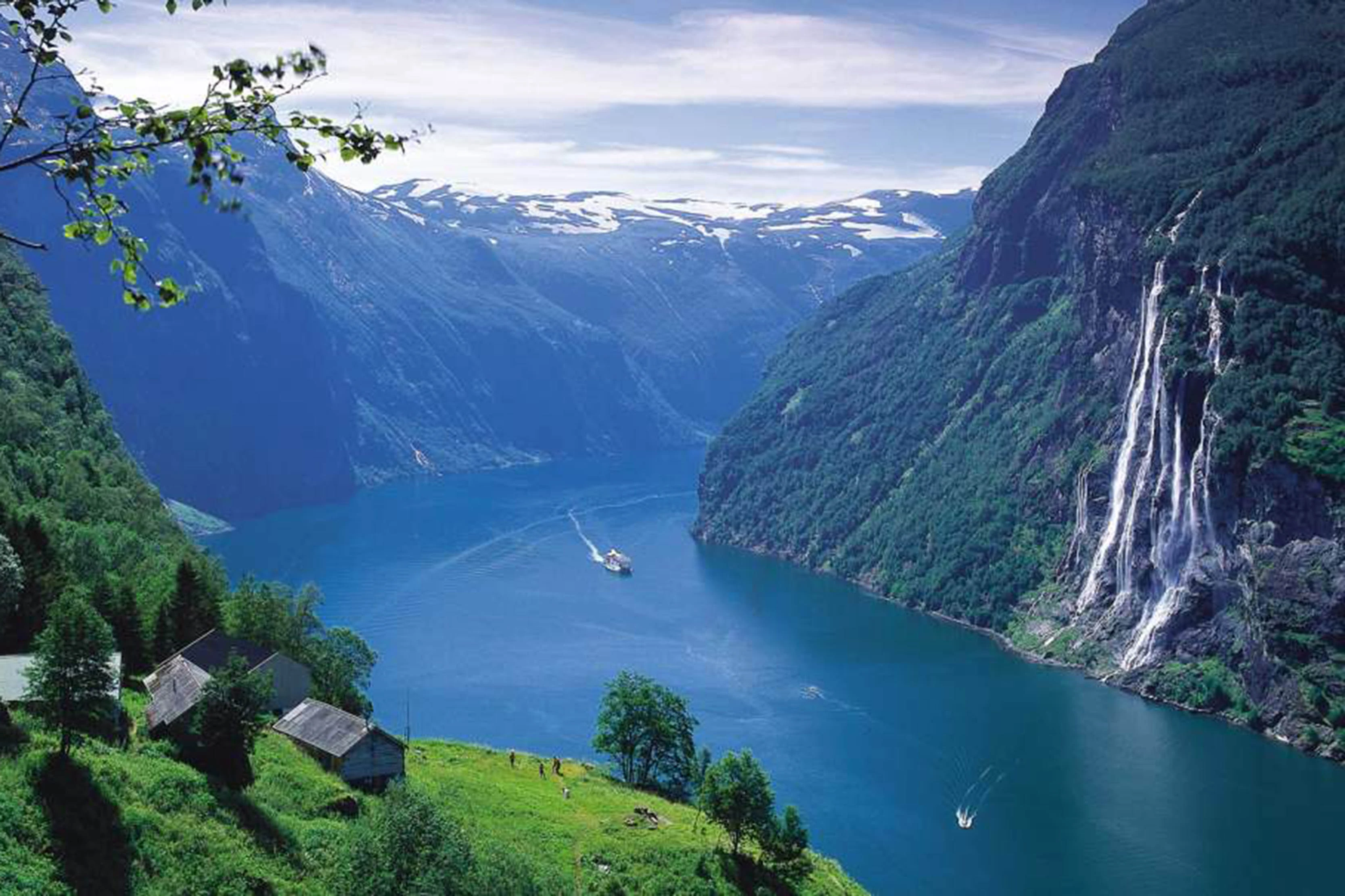 Explora la majestuosidad de los fiordos de Noruega
