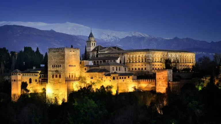 Granada: El encanto de la Alhambra y la Sierra Nevada