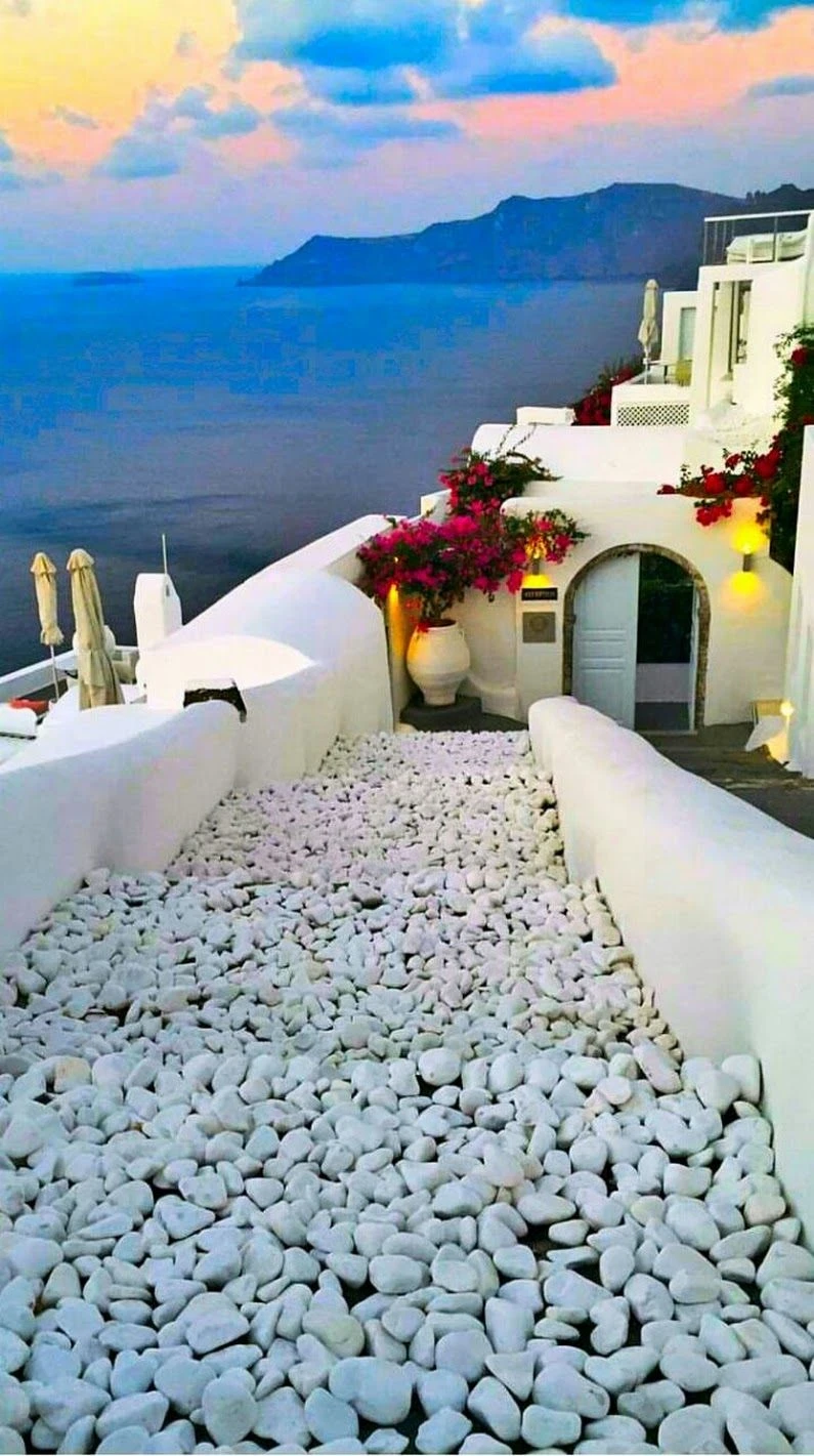Explora la belleza y el encanto de Santorini