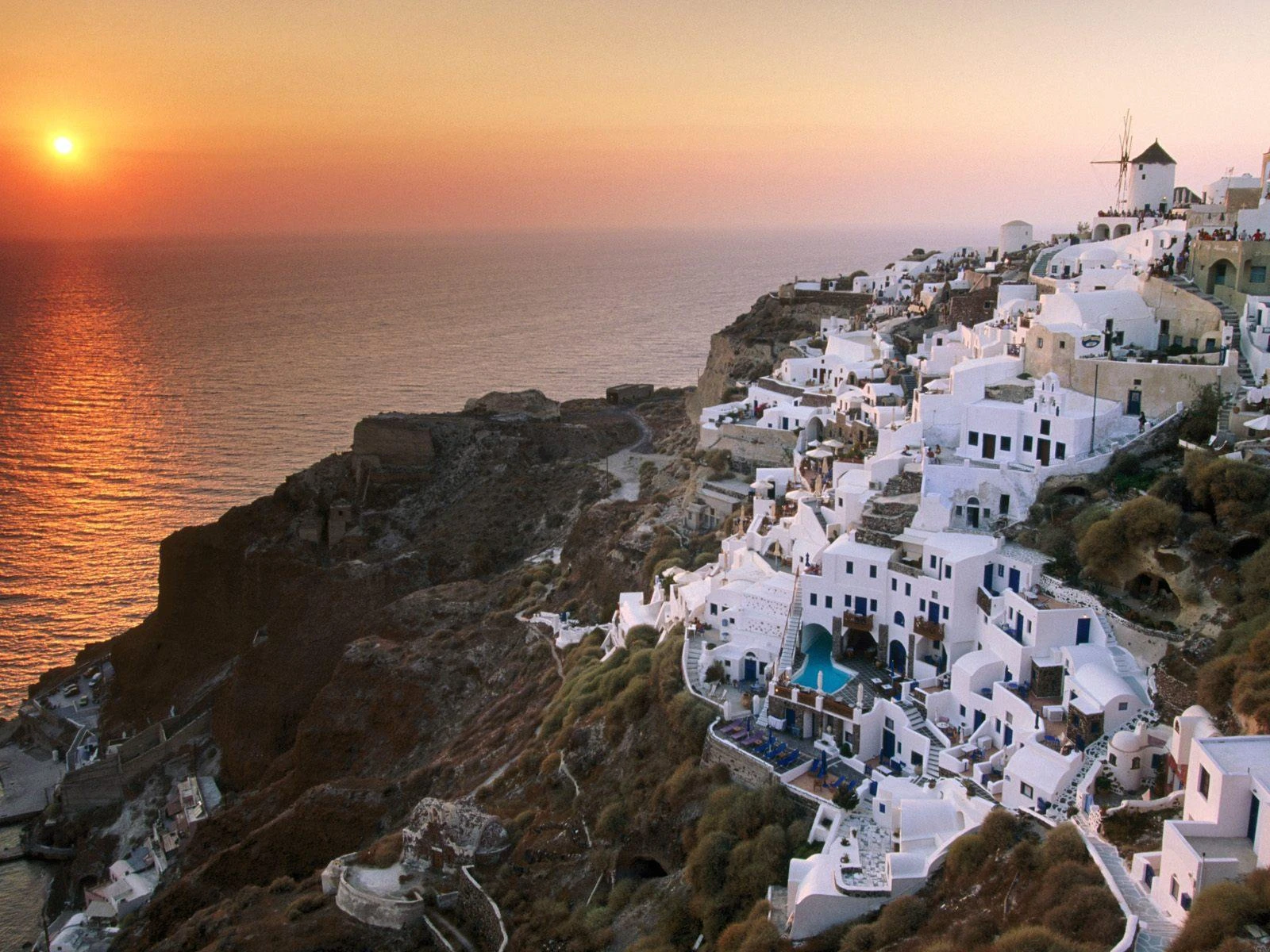 El encanto de Santorini: Un paraíso en el Egeo