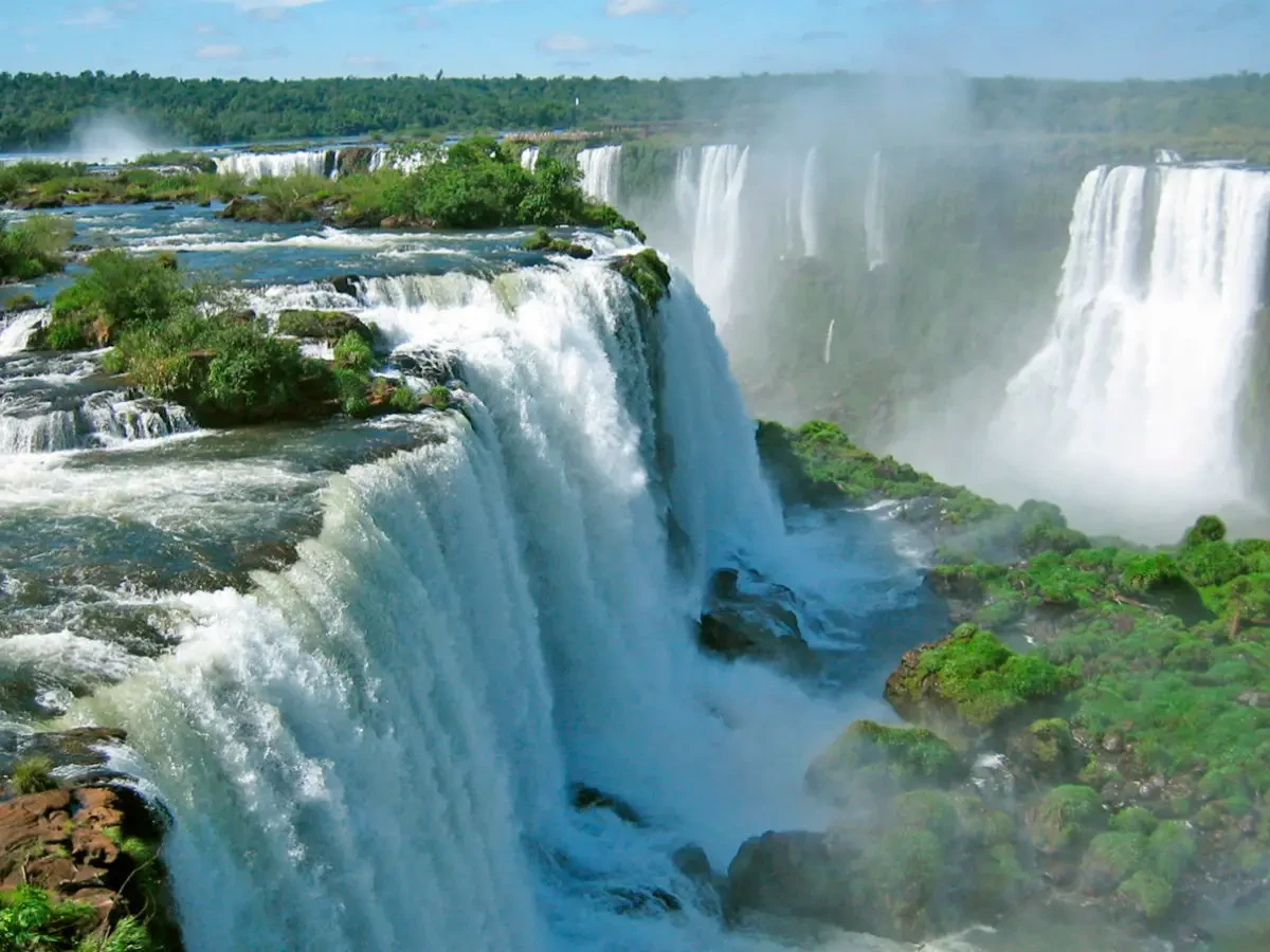 Explorando la majestuosidad de las Cataratas del Iguazú