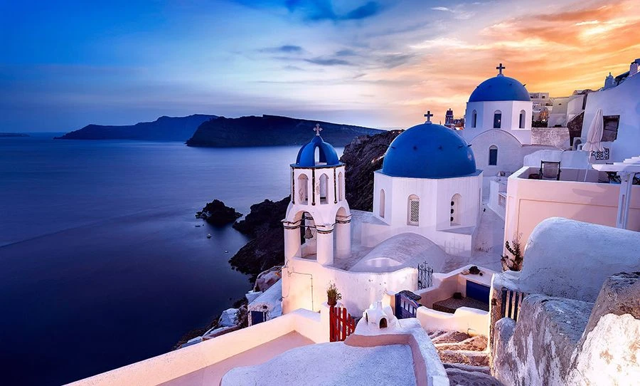 Descubre los encantos de Santorini, la joya del mar Egeo