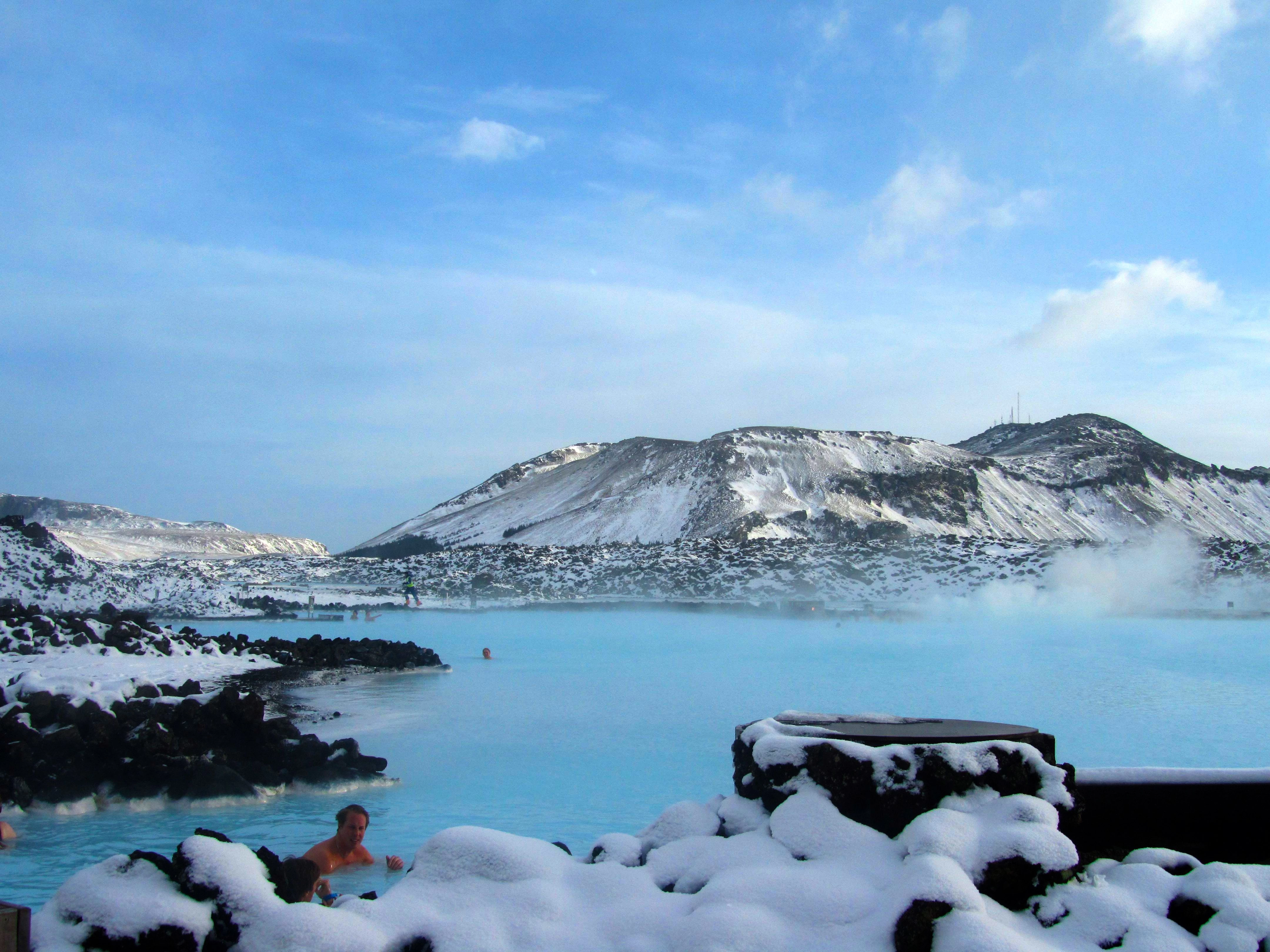 Explora la belleza natural de la Laguna Azul en Islandia