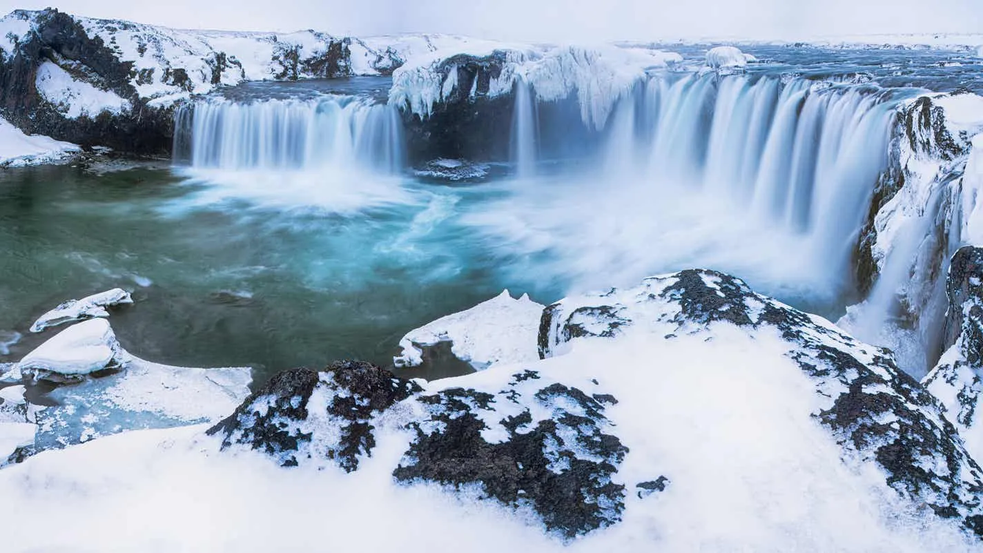 Explora la belleza natural de Islandia