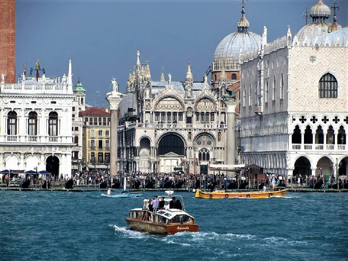 Descubre la mágica ciudad de Venecia