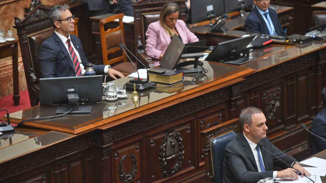 ¿Qué pasa con Adorni? El drama de las irregularidades y el juego político tras el 'naufragio'