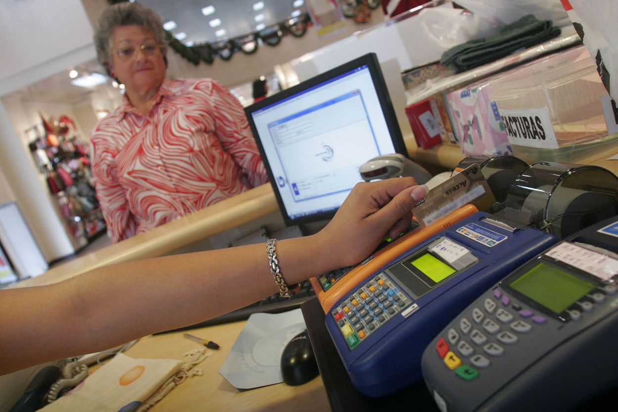 ¿Por qué el 56% de los argentinos se endeuda para subsistir? El desafío del endeudamiento cotidiano en Argentina