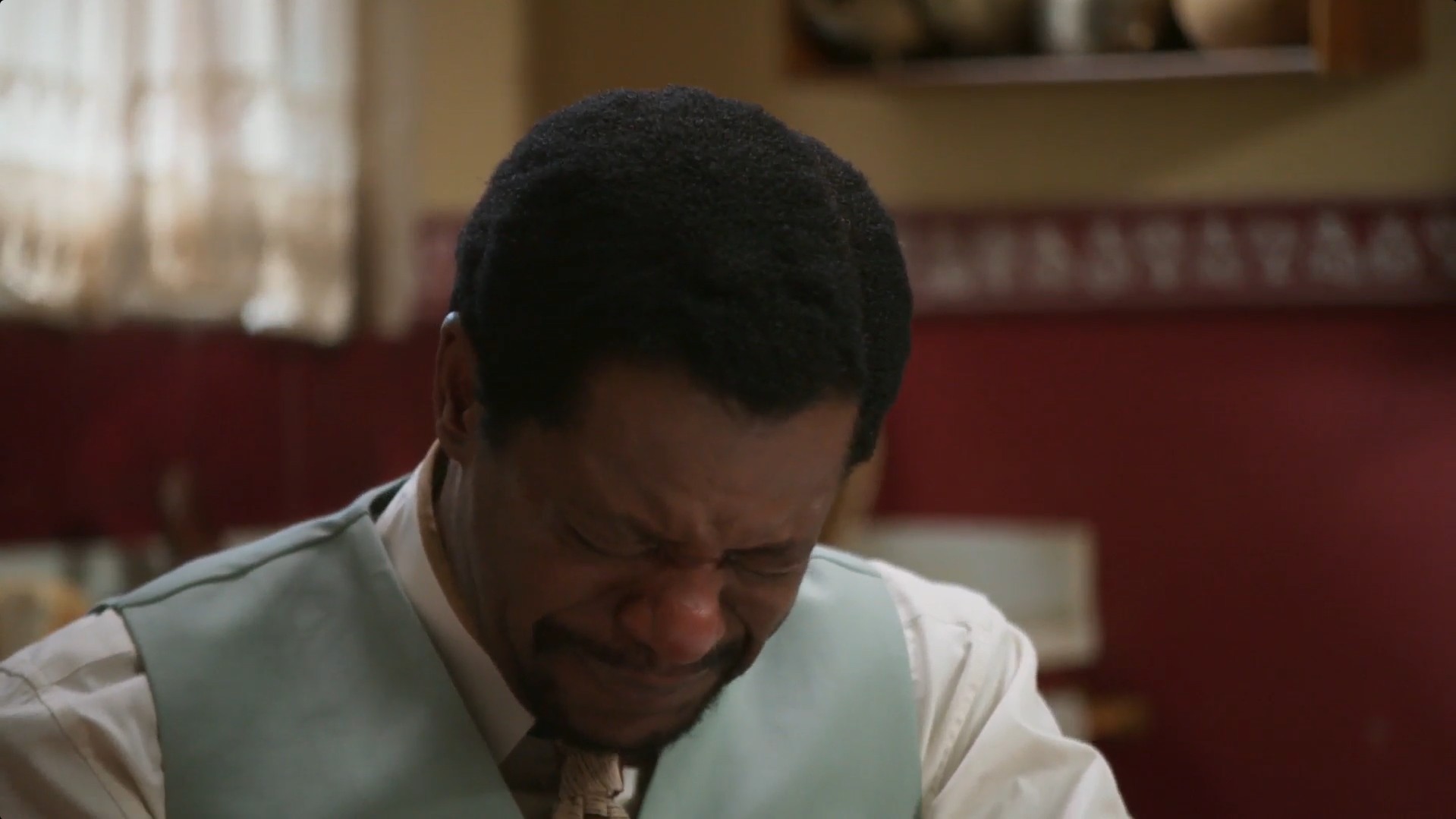 A Nobreza do Amor: Como a Profecia de Tonho e Alika Revela um Passado Trágico